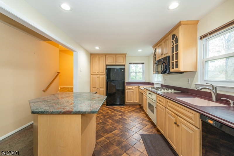 16 E Circuit Dr