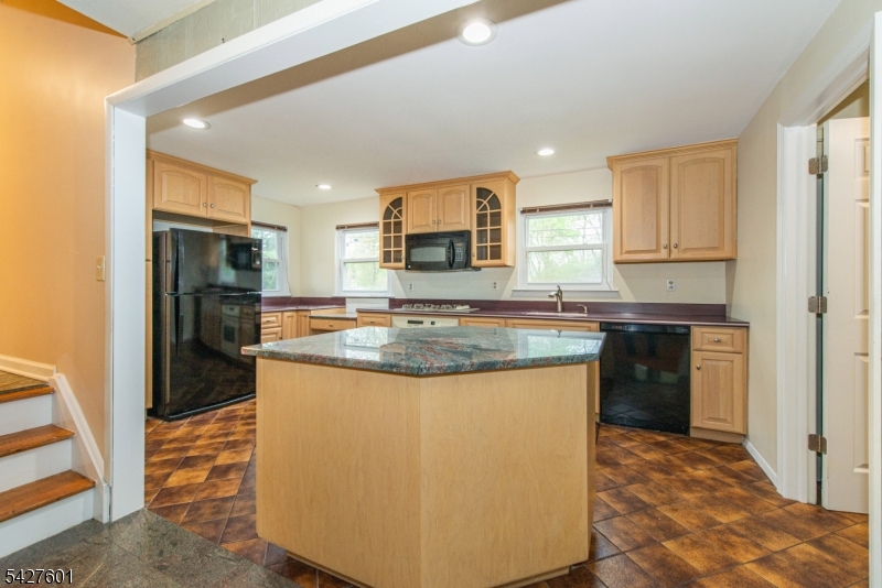 16 E Circuit Dr