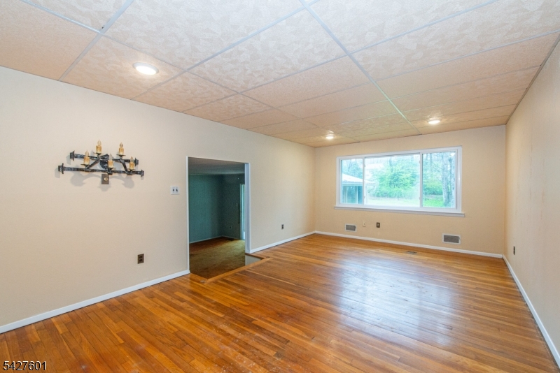 16 E Circuit Dr