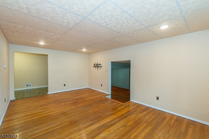 16 E Circuit Dr