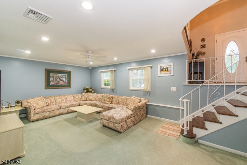 53 N Hillside Ave