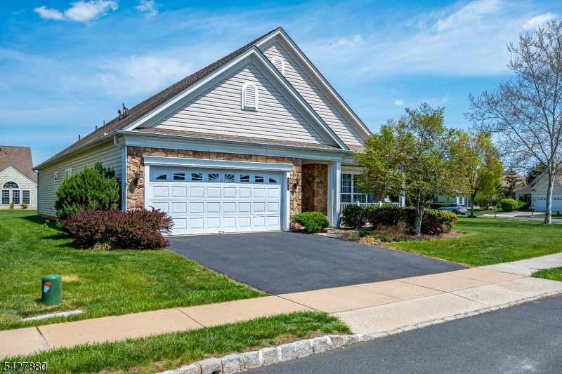 281 Longwood Ln