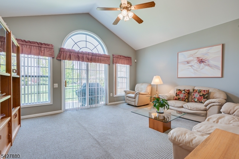 281 Longwood Ln