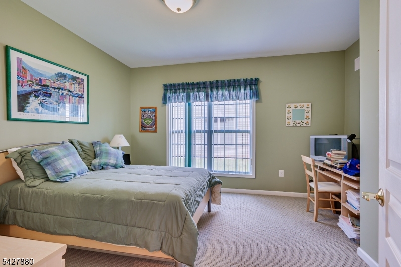 281 Longwood Ln