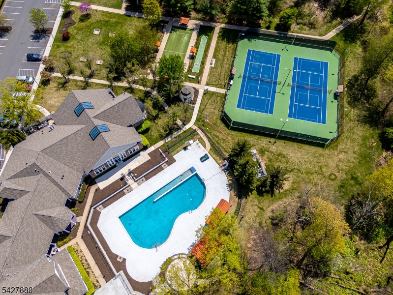 281 Longwood Ln