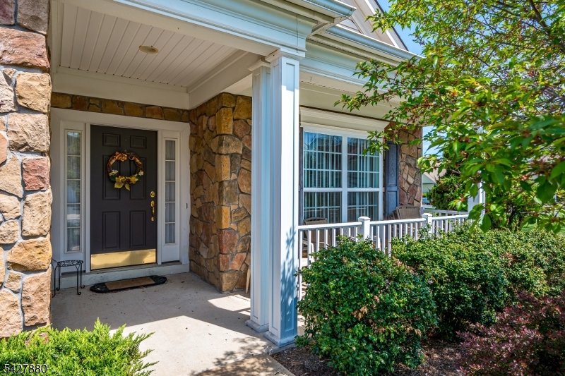 281 Longwood Ln