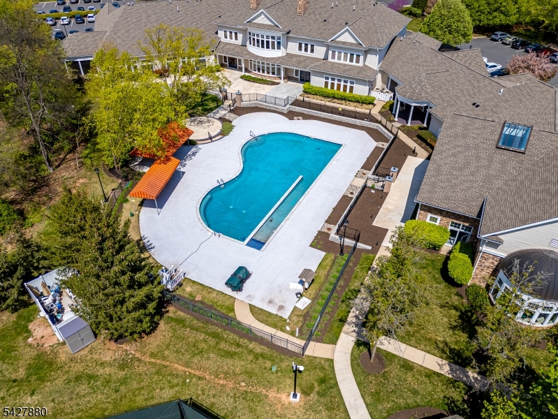 281 Longwood Ln
