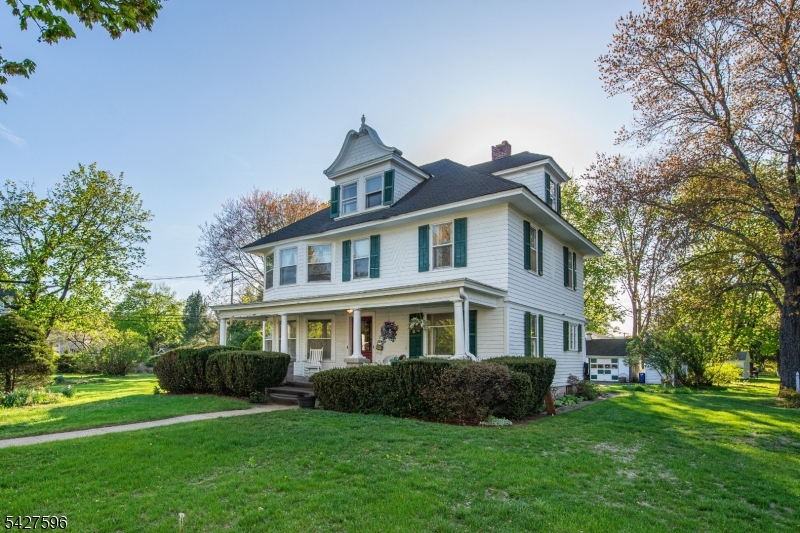 35 Eyland Ave