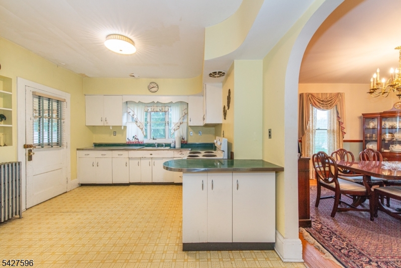 35 Eyland Ave