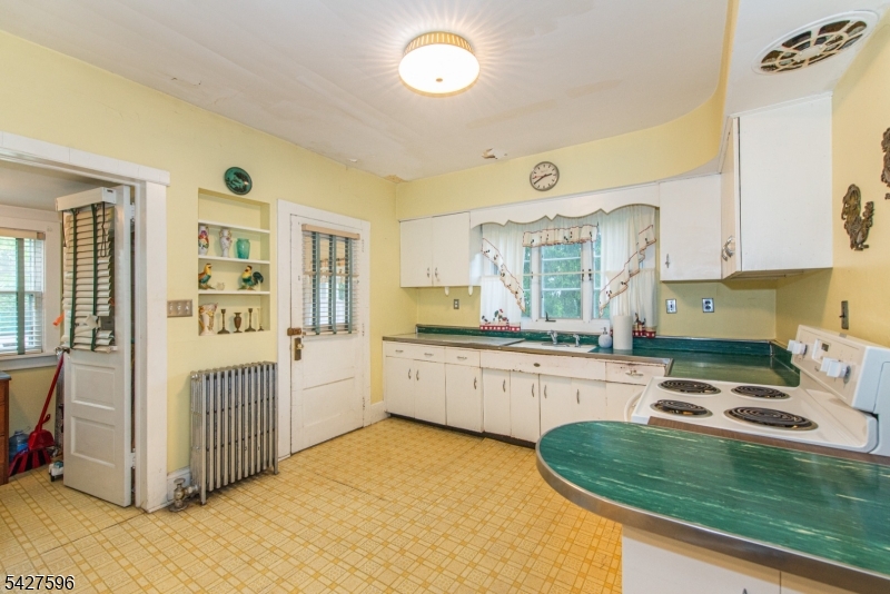 35 Eyland Ave