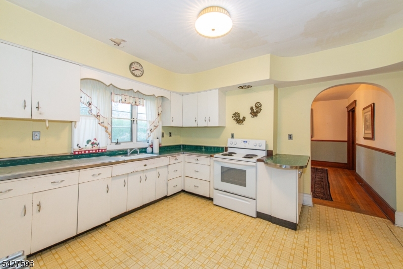 35 Eyland Ave