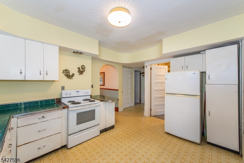 35 Eyland Ave