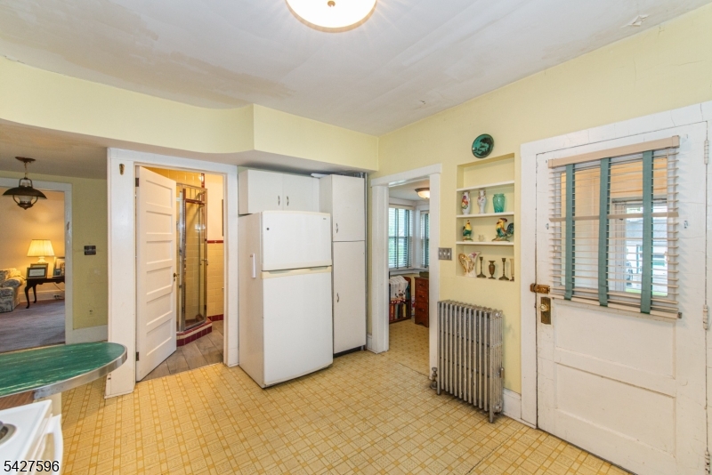 35 Eyland Ave