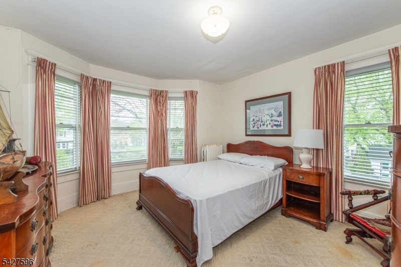 35 Eyland Ave