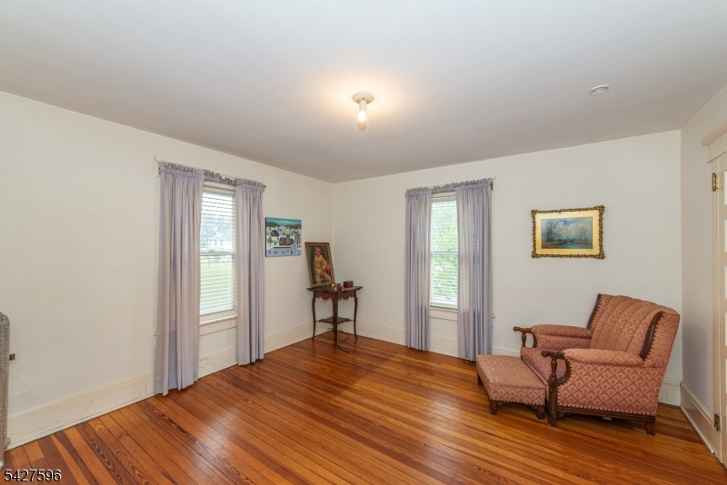 35 Eyland Ave