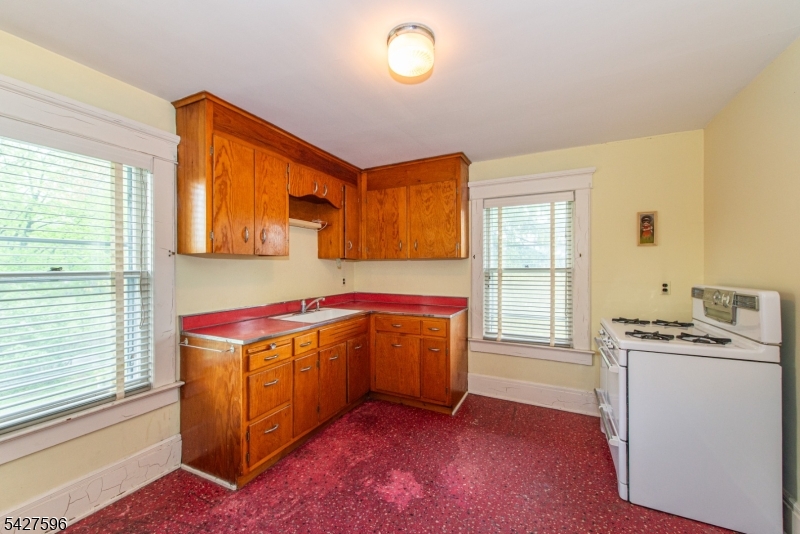 35 Eyland Ave