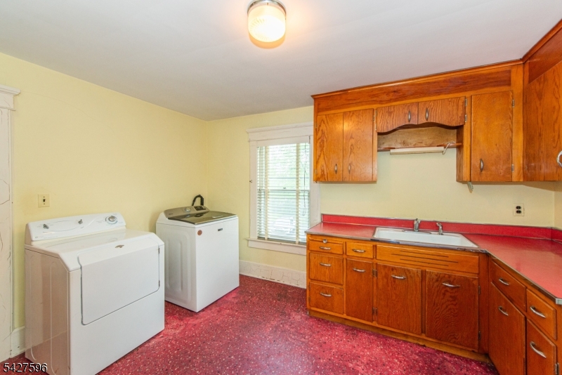 35 Eyland Ave