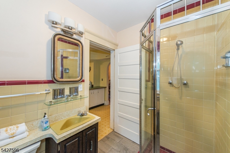 35 Eyland Ave