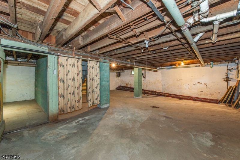 35 Eyland Ave