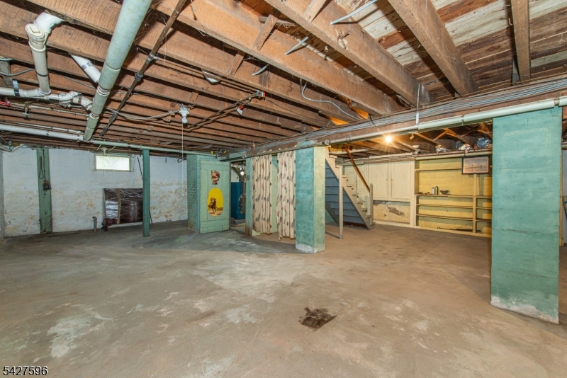 35 Eyland Ave