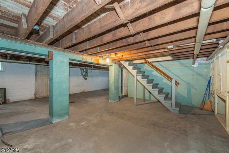 35 Eyland Ave