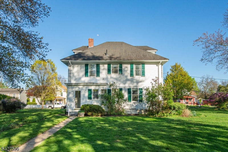 35 Eyland Ave