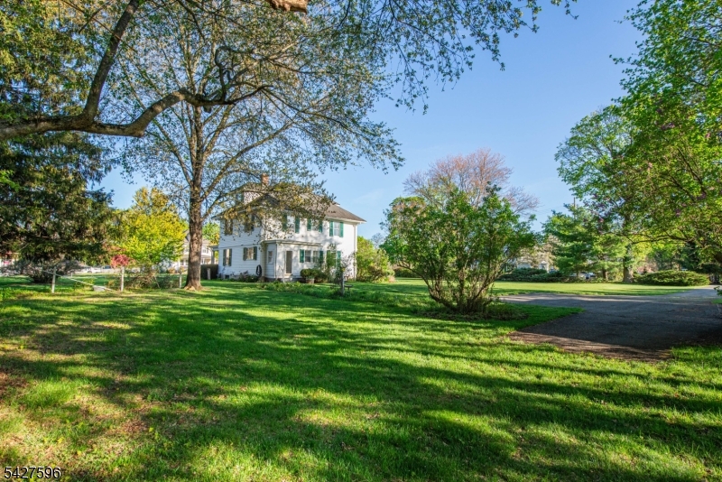 35 Eyland Ave