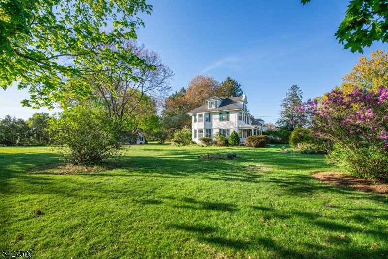 35 Eyland Ave