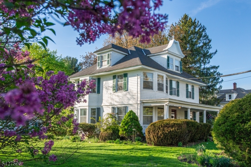 35 Eyland Ave