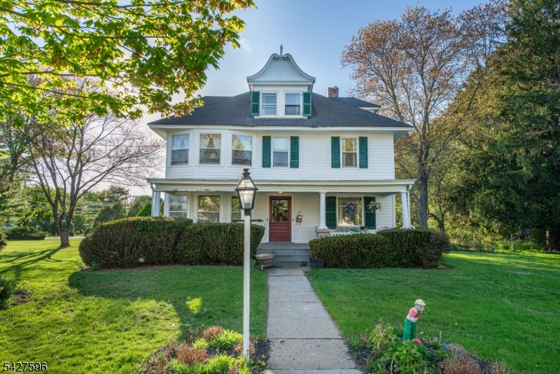 35 Eyland Ave