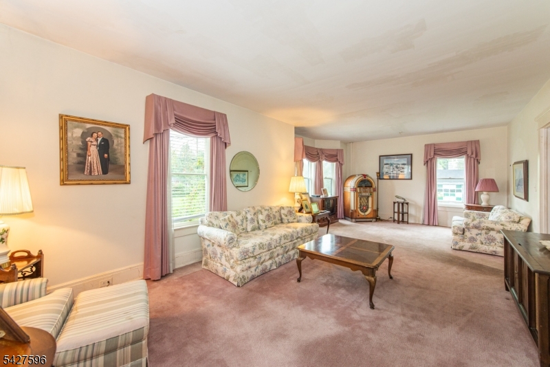 35 Eyland Ave
