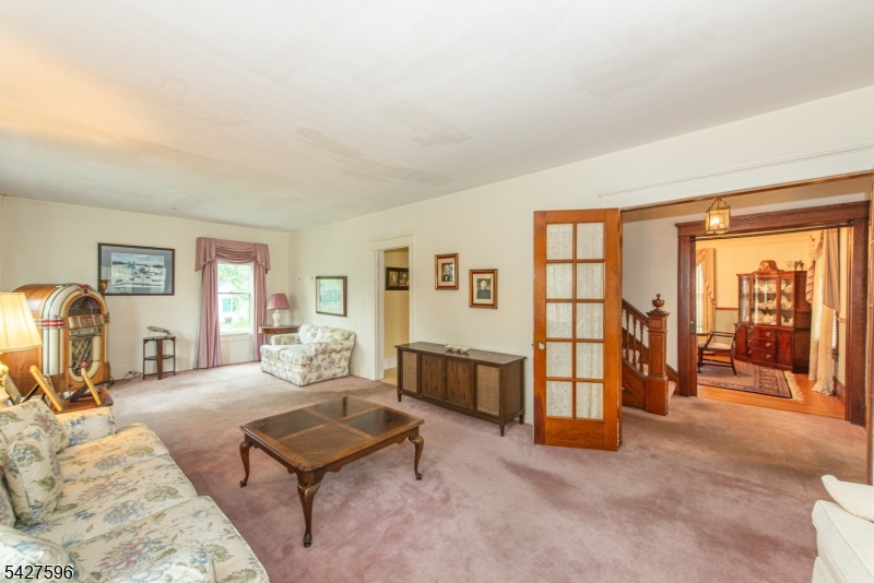 35 Eyland Ave