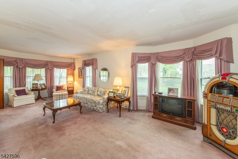 35 Eyland Ave