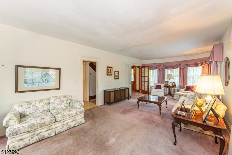 35 Eyland Ave