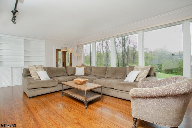 2 Puddingstone Rd