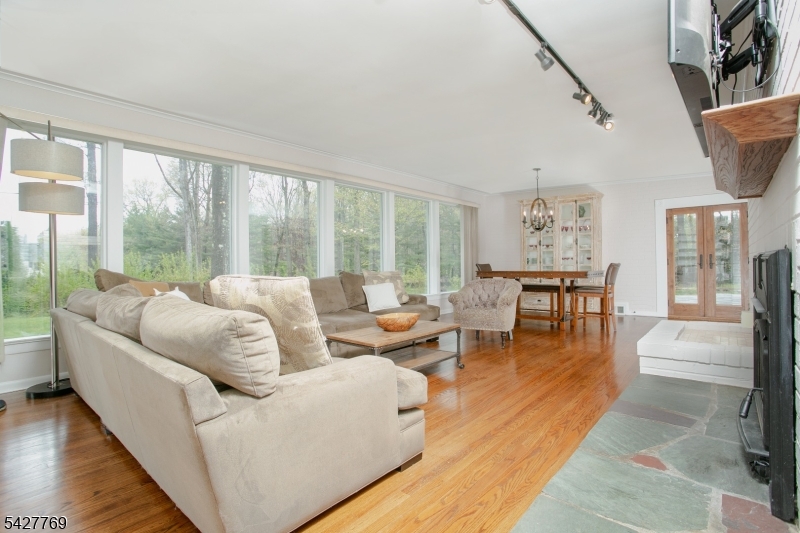 2 Puddingstone Rd