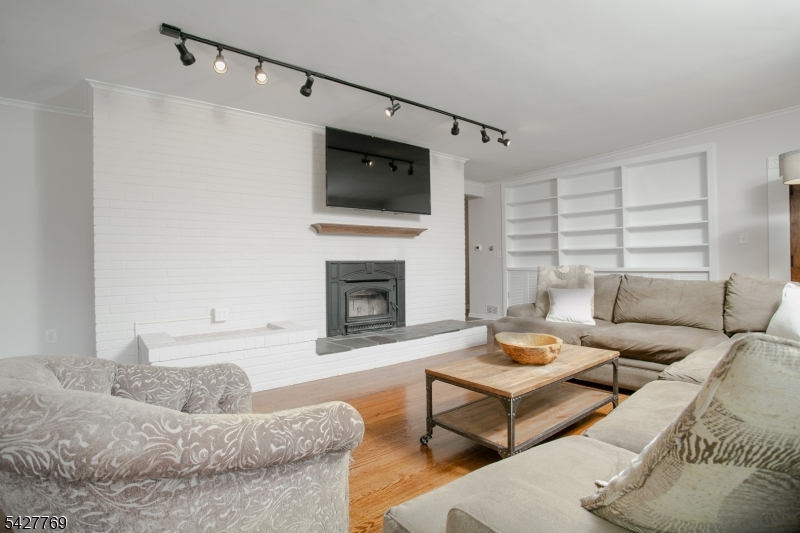 2 Puddingstone Rd