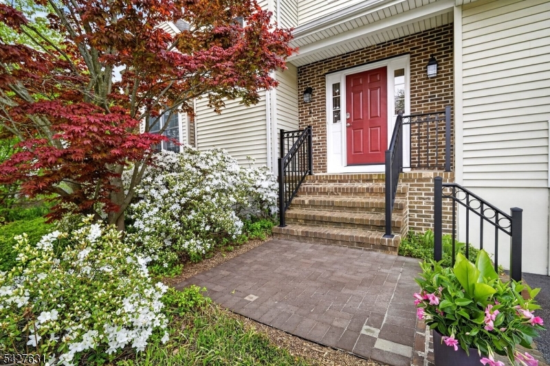 44 Fisher Dr