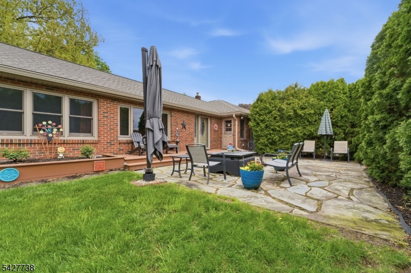 106 Liggett Blvd