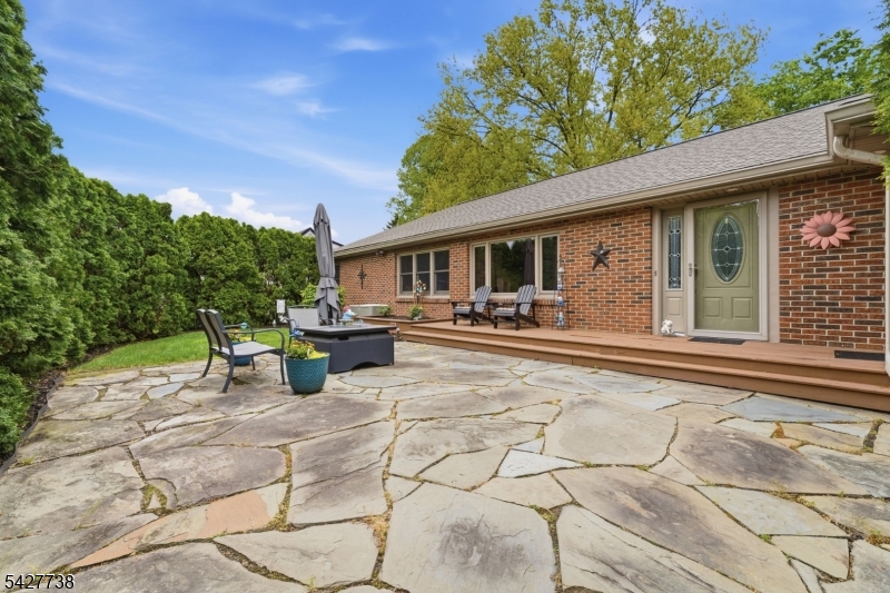 106 Liggett Blvd