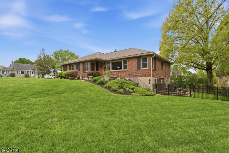 106 Liggett Blvd