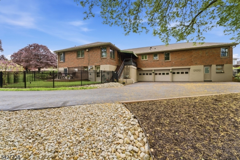 106 Liggett Blvd