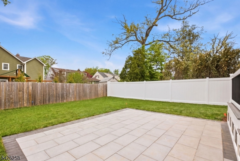 4 Shadylawn Dr