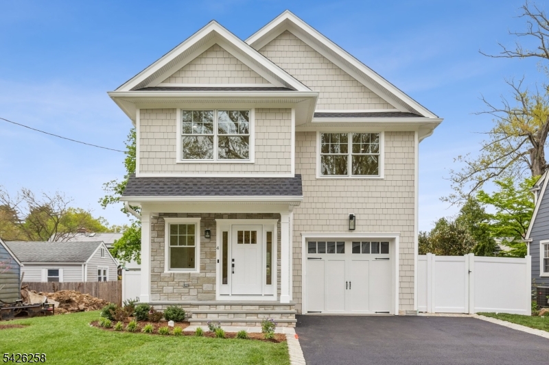 4 Shadylawn Dr