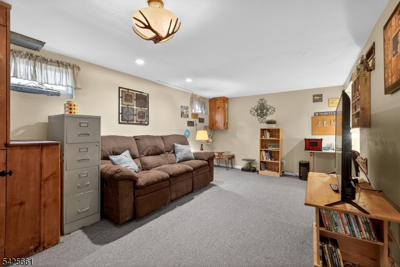 7 Spier Dr