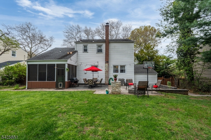 7 Spier Dr