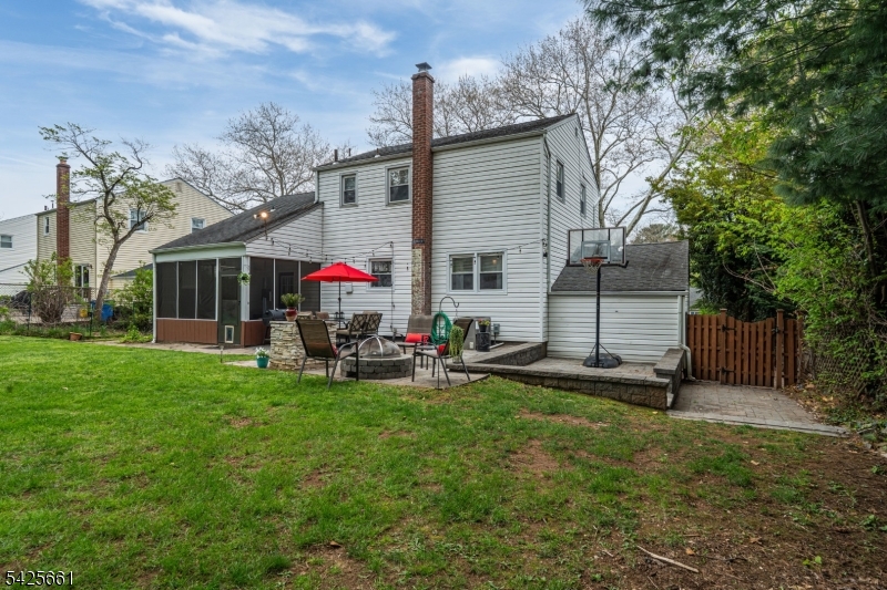 7 Spier Dr