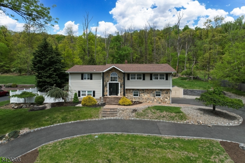 13 Forest Ln