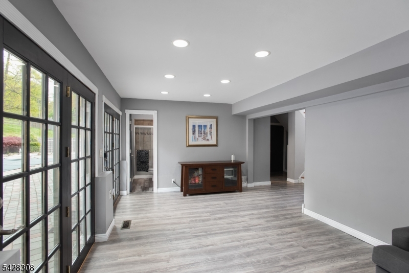 13 Forest Ln