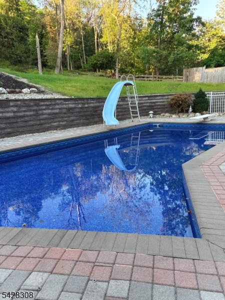 13 Forest Ln